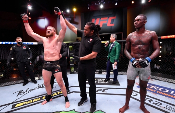 UFC President “Dana White” slams judges over Adesanya’s shocking loss.